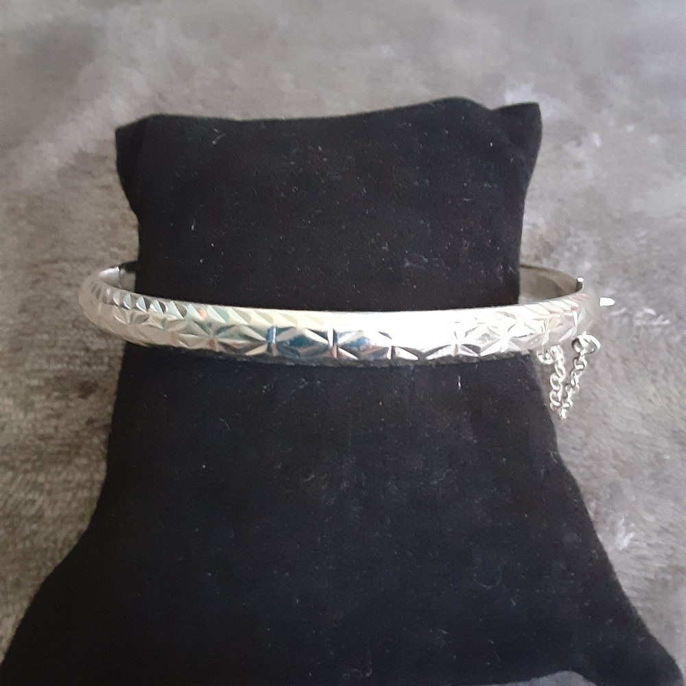 Textured Silver Star-Pattern Bangle Bracelet - Women